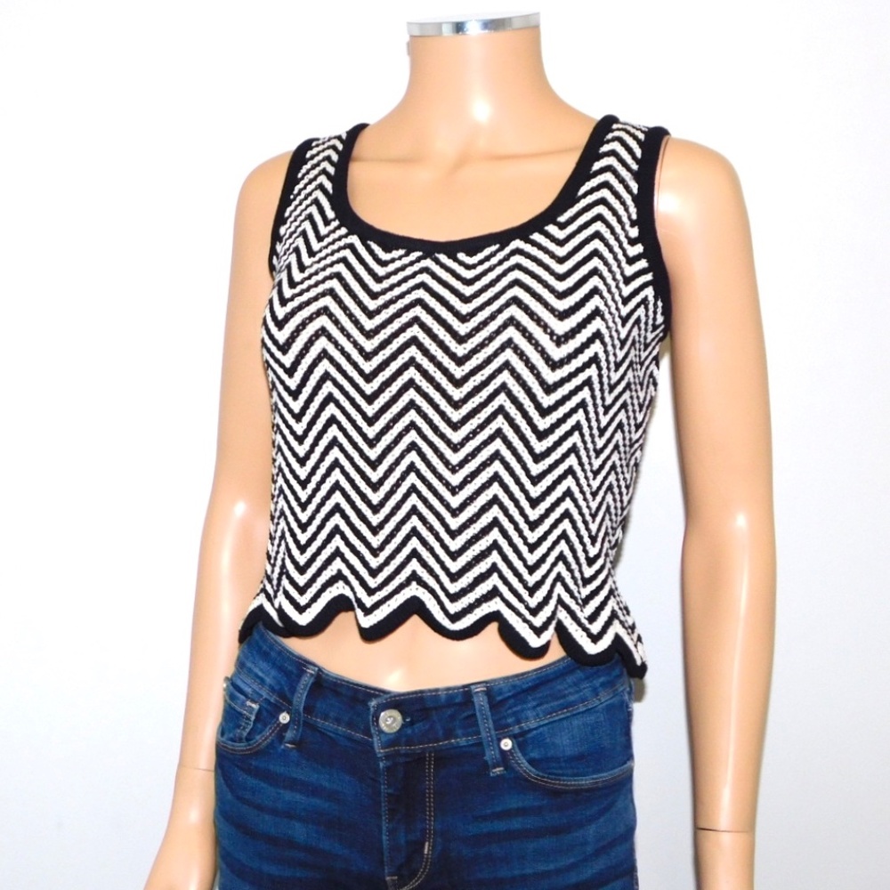 SOLD! ST. JOHN Striped Knit Sleeveless Cropped Top